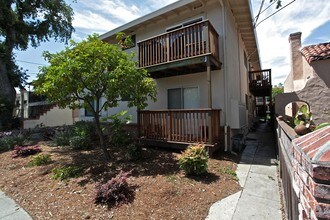 1172 Clinton St in Redwood City, CA - Building Photo - Building Photo