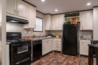 10415 Moon Mdw Ln in Tyler, TX - Building Photo - Building Photo