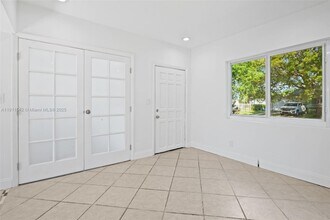 2444 Plunkett St in Hollywood, FL - Building Photo - Building Photo