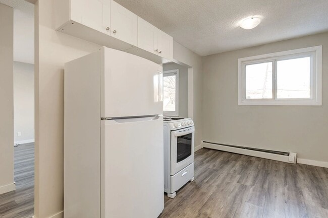 Shannon Villa in Edmonton, AB - Building Photo - Building Photo