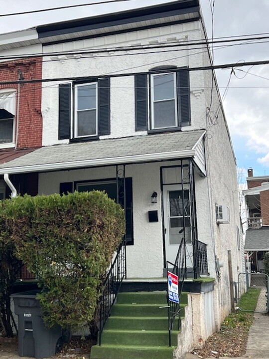 381 South St in Pottstown, PA - Foto de edificio