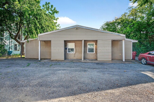 property at 816 S Crockett St