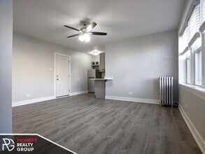 1549 W Sherwin Ave in Chicago, IL - Building Photo - Building Photo