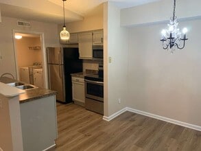 533 Aspen Glen Dr, Unit 311 in Cincinnati, OH - Building Photo - Building Photo