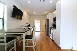 5506 Ave Q 1/2 in Galveston, TX - Building Photo