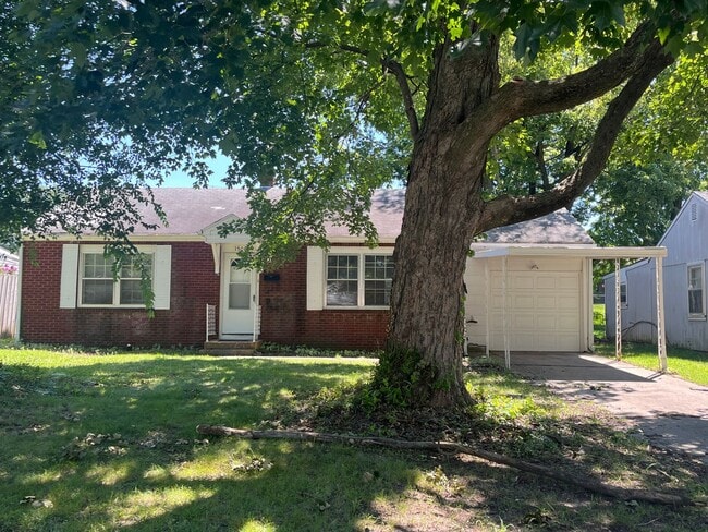 property at 1500 S Pickwick Ave