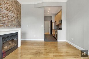 LeRoy Street in New York, NY - Building Photo