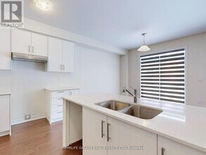 74 Gemini Dr in Barrie, ON - Building Photo - Building Photo