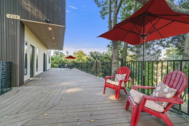 property at 2315 Loma Vista Pl