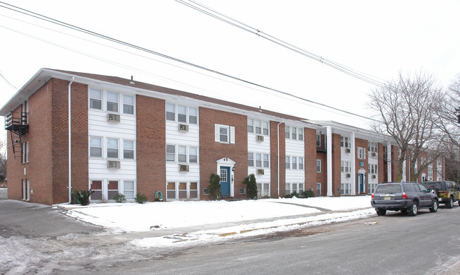 Kingsdown Court in Rahway, NJ - Building Photo - Building Photo