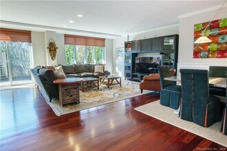 1028 Farmington Ave in West Hartford, CT - Building Photo - Building Photo
