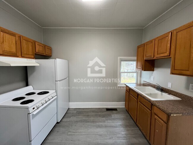 1104 Thornburg St in New Castle, IN - Foto de edificio - Building Photo