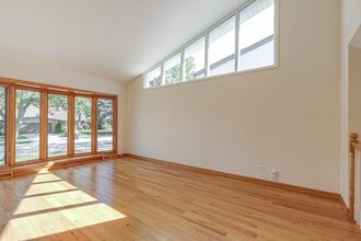 317 E Valley Ln in Arlington Heights, IL - Building Photo - Building Photo