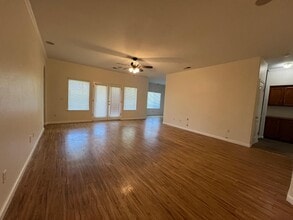623 W Meadow Ln in Kingsburg, CA - Building Photo - Building Photo