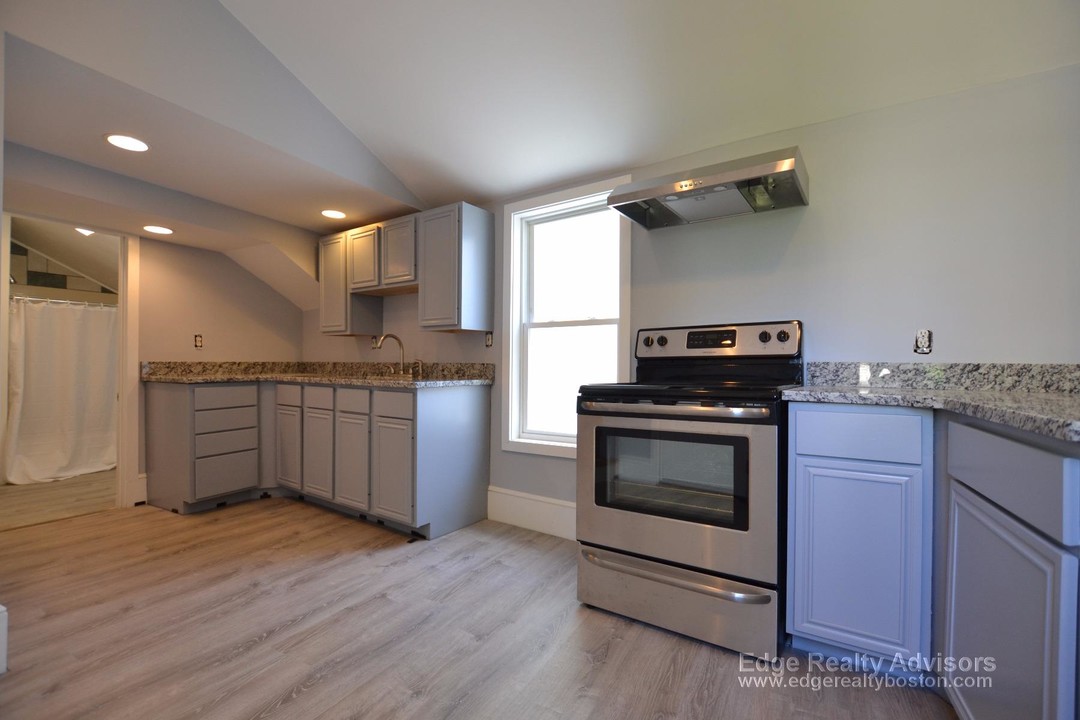 11 Baldwin Pl, Unit 2 in Boston, MA - Building Photo