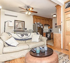 137 Charles, Unit 3 in Boston, MA - Foto de edificio - Building Photo