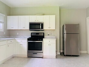109 Royal Ave-Unit -Unit 109L in Hogansville, GA - Building Photo - Building Photo