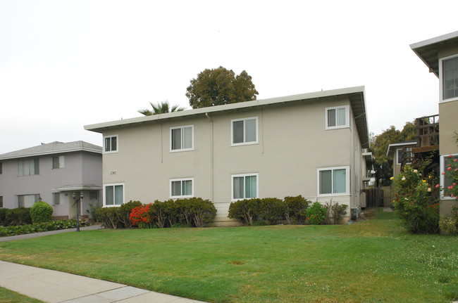 1749 Hester Ave in San Jose, CA - Foto de edificio - Building Photo