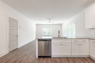 Arch Street Condominiums in Athens, GA - Foto de edificio - Interior Photo