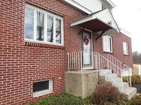 1438 Sunset Rd, Unit 1438 SUNSET RD #2 in Castleton On Hudson, NY - Building Photo