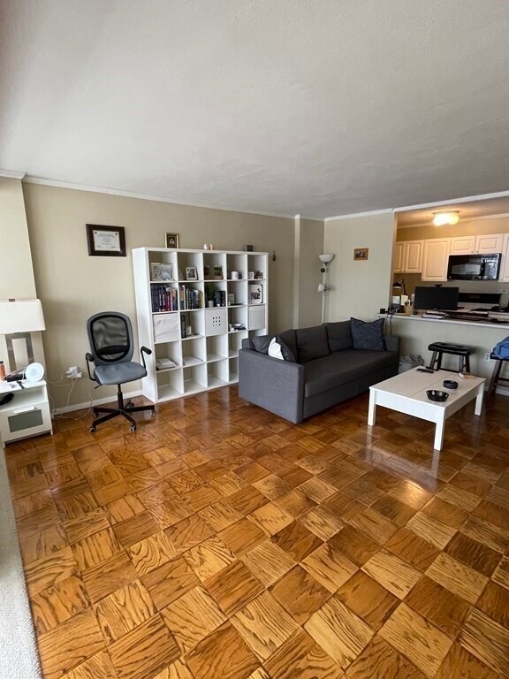 property at 6 Whittier Pl