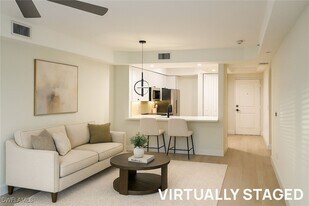 1100 Pine Ridge Rd in Naples, FL - Building Photo