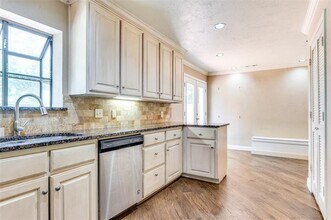6823 Walnut Hill Ln in Dallas, TX - Building Photo - Building Photo