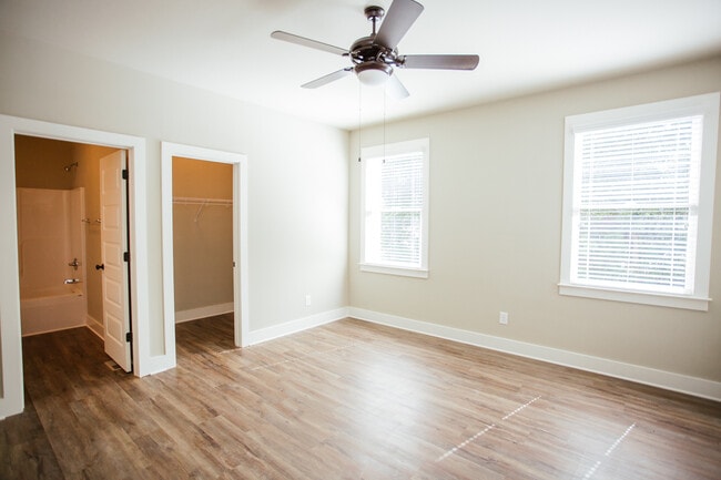 property at 139 E Cloverhurst Ave