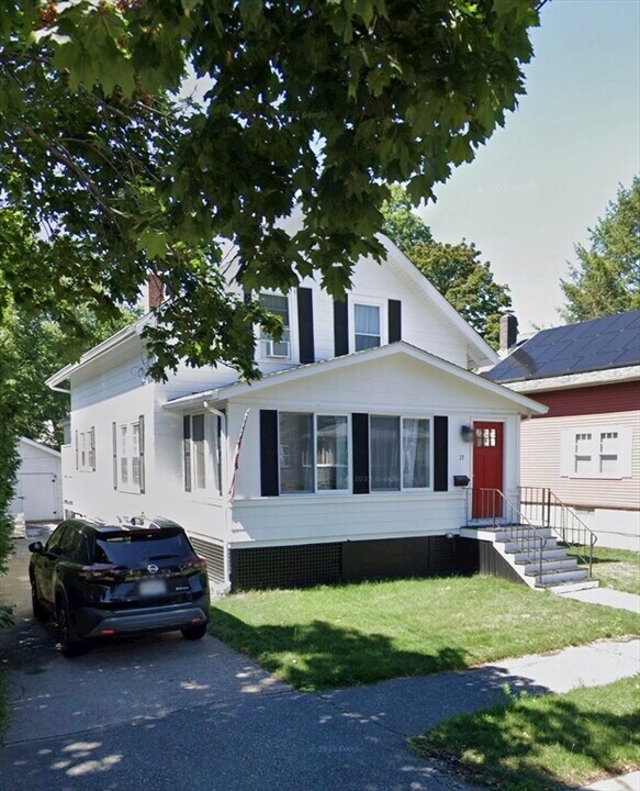 15 Essex St in Framingham, MA - Building Photo