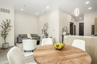 Trio Apartments in Rochester Hills, MI - Foto de edificio - Building Photo