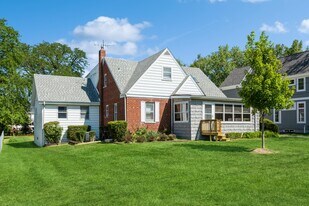 15W244 Harvard St in Elmhurst, IL - Building Photo