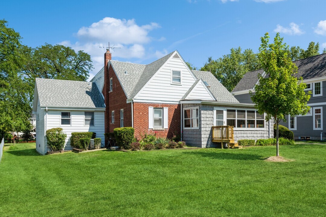 15W244 Harvard St in Elmhurst, IL - Building Photo