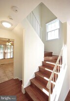 10307 Friendship Ct in Fairfax, VA - Building Photo