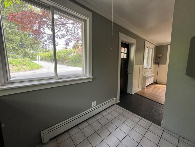 45 Lake Dr in Lake Peekskill, NY - Building Photo - Building Photo