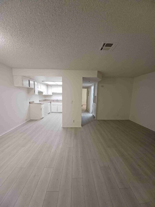 4108 W Ave L in Lancaster, CA - Foto de edificio