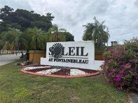 9735 Fontainebleau Blvd in Miami, FL - Building Photo