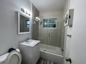 1117 Douglas Rd in Miami, FL - Building Photo - Building Photo
