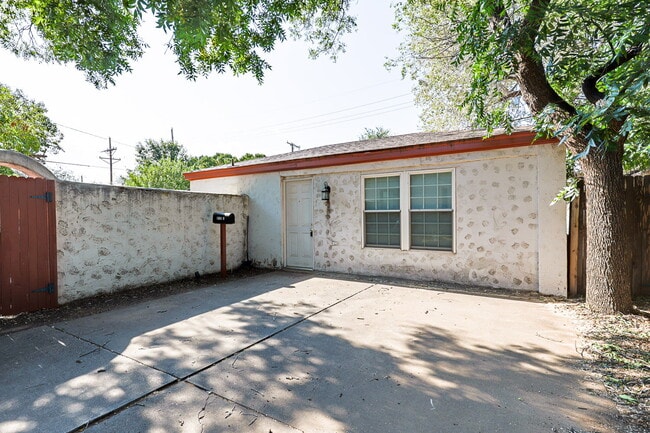2305 18th St in Lubbock, TX - Building Photo - Building Photo