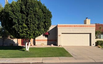 8054 E Del Trigo in Scottsdale, AZ - Building Photo