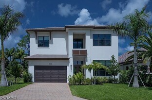 2935 Coco Lakes Dr in Naples, FL - Building Photo