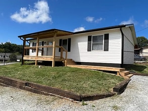 7 Jones Cir in Fletcher, NC - Building Photo - Building Photo