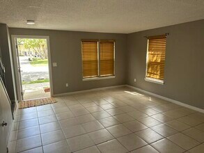 13454 Old Englishtown Rd in Wellington, FL - Building Photo - Building Photo