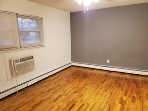 250 Main St in Spotswood, NJ - Building Photo - Building Photo