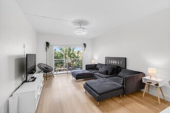 50 SW 3rd Ave in Boca Raton, FL - Foto de edificio - Building Photo