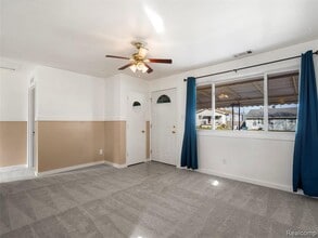 1320 E Goulson Ave in Hazel Park, MI - Building Photo - Building Photo