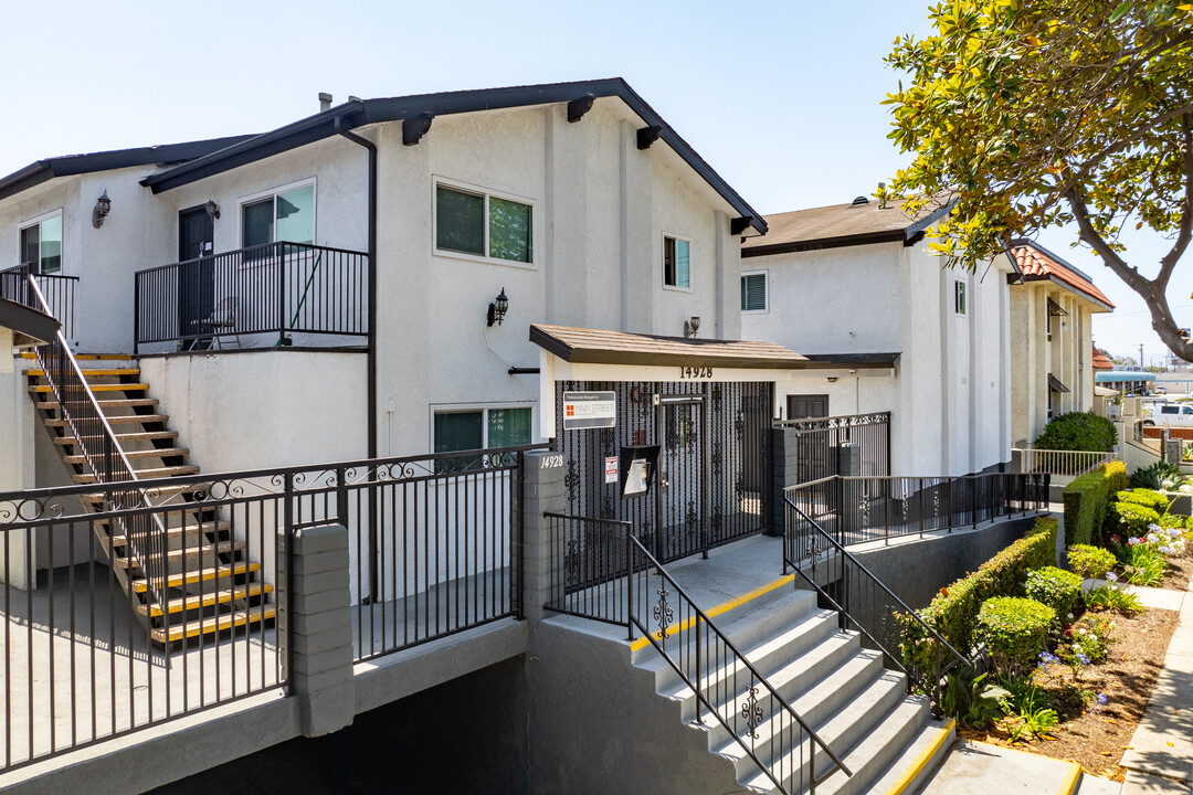 Lawndale Apartments in Lawndale, CA - Building Photo