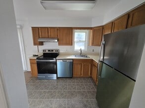 5801 Harrison Ave in Riverdale Park, MD - Foto de edificio - Building Photo
