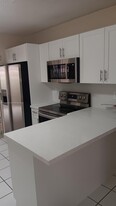 7885 W 29th Ln in Hialeah, FL - Building Photo