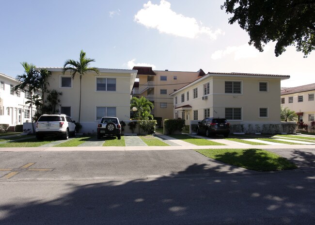 420-424 Malaga Ave in Miami, FL - Foto de edificio - Building Photo