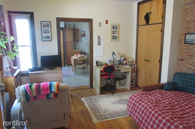 220 Banks St-Unit -Apt 2 in Cambridge, MA - Building Photo - Building Photo